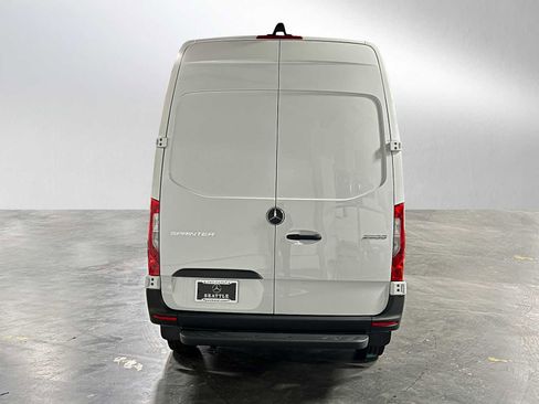 Used 2025 Mercedes-Benz Sprinter 2500 image 4