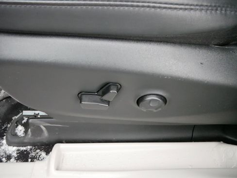 Used 2024 Chrysler Pacifica Touring-L image 20