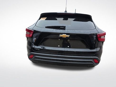 Used 2024 Chevrolet Trax LS FWD image 6