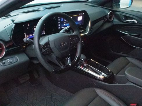 Used 2025 Chevrolet Trax RS image 10