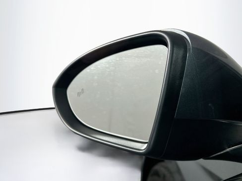 Used 2025 Volkswagen Jetta SE FWD image 16
