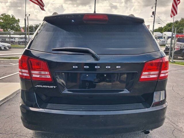 Used 2018 Dodge Journey SE FWD image 3