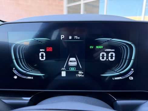 Used 2025 Kia Niro EX Touring FWD image 17