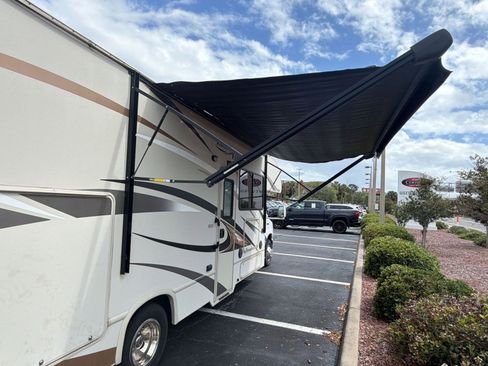 Used 2016 Ford E-450 and Econoline 450 Super Duty w/ Motorhome Prep Package image 38