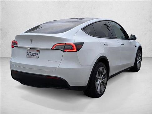 Used 2023 Tesla Model Y Long Range image 5