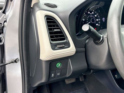 Used 2019 Honda HR-V LX image 11