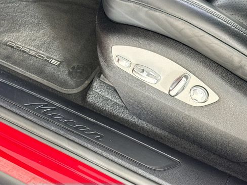 Used 2023 Porsche Macan Turbo AWD/4WD image 18