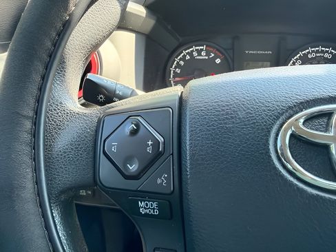 Used 2017 Toyota Tacoma SR w/ Tow Package AWD/4WD image 18