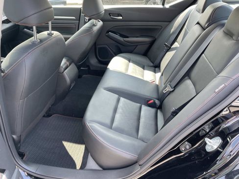 Used 2023 Nissan Altima 2.5 SR w/ SR Premium Package FWD image 11