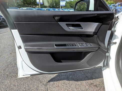 Used 2016 Jaguar XF R-Sport image 11