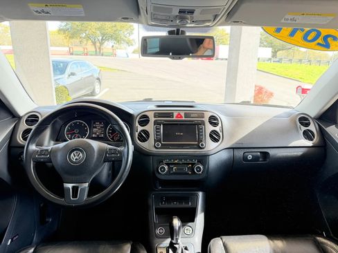 Used 2011 Volkswagen Tiguan S image 7