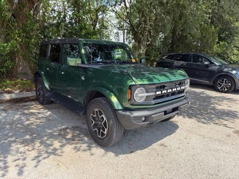 Used 2025 Ford Bronco Outer Banks AWD/4WD image 2