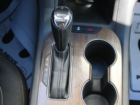 Used 2018 GMC Acadia SLE image 26