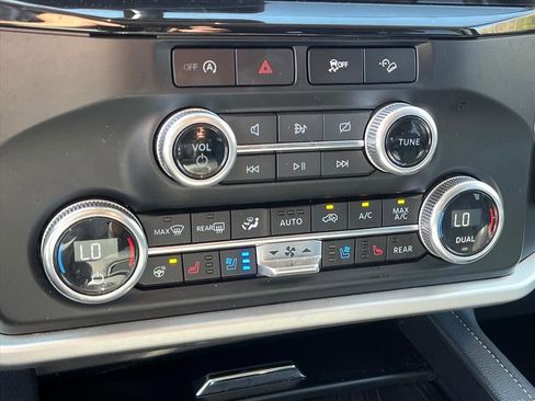 Used 2024 Ford Expedition Max XLT image 18