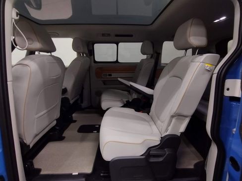 New 2025 Volkswagen ID. Buzz 1st Edition image 28