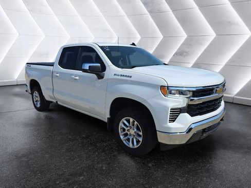 Used 2023 Chevrolet Silverado 1500 LT AWD/4WD image 3