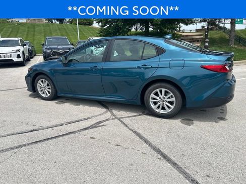 Used 2025 Toyota Camry LE FWD image 5