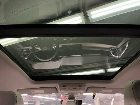 New 2025 Volkswagen Taos SE image 10