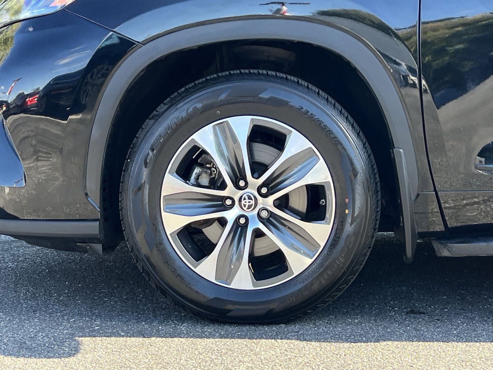Used 2022 Toyota Highlander XLE AWD/4WD image 11