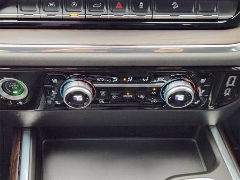 Used 2023 GMC Sierra 1500 SLT image 16