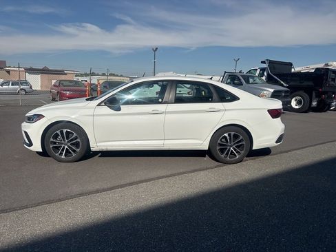 Used 2025 Volkswagen Jetta Sport image 2