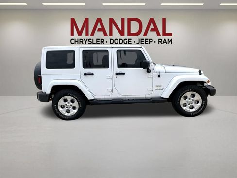 Used 2014 Jeep Wrangler Unlimited Sahara w/ Connectivity Group AWD/4WD image 4