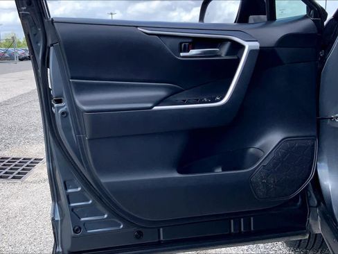 Used 2021 Toyota RAV4 XLE FWD image 21