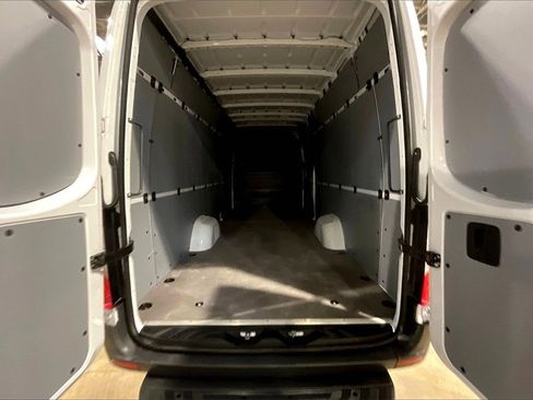 Used 2025 Mercedes-Benz Sprinter 2500 image 7