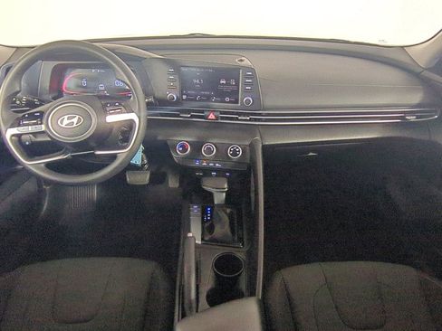 Certified 2025 Hyundai Elantra SE FWD image 16