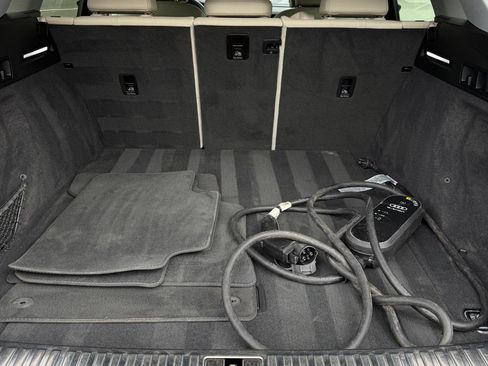 Used 2023 Audi e-tron Premium w/ Convenience Plus Package image 11