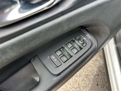 Used 2022 Volvo XC60 B5 Inscription w/ Protection Package Premier image 19