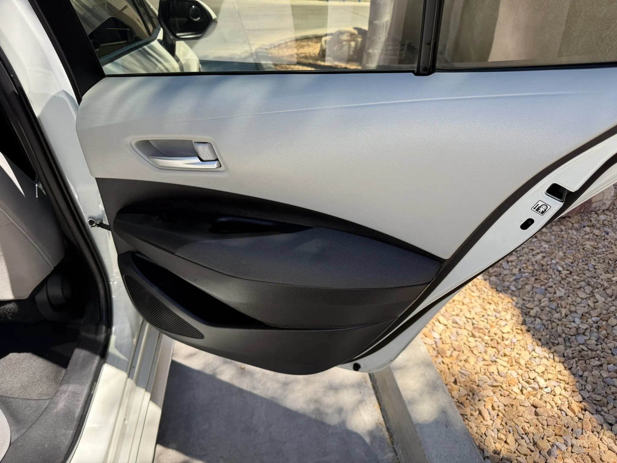 Used 2021 Toyota Corolla LE w/ Carpet Mat Package (TMS) FWD image 12