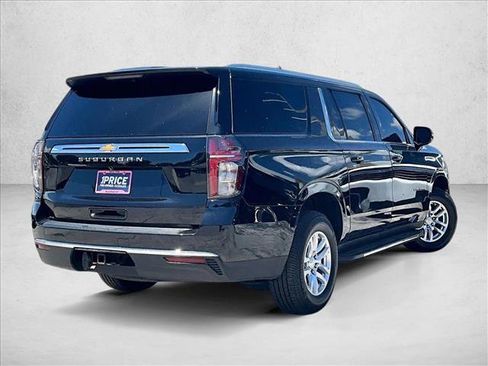 Used 2022 Chevrolet Suburban LT RWD image 2