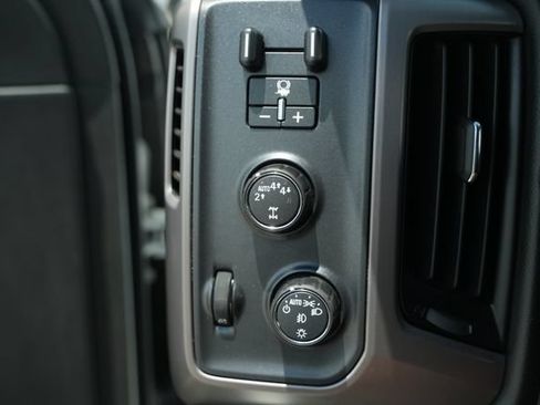 Used 2018 GMC Sierra 1500 SLT w/ All Terrain Package AWD/4WD image 33