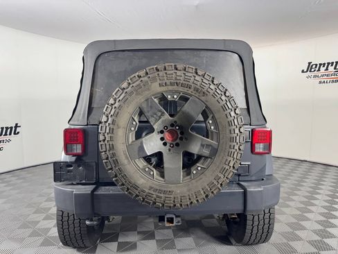 Used 2016 Jeep Wrangler Unlimited Sahara AWD/4WD image 8