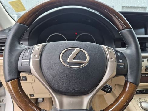 Used 2015 Lexus ES 350 w/ Luxury Package FWD image 13