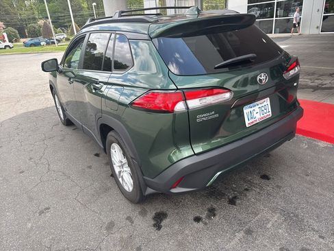 Used 2023 Toyota Corolla Cross LE w/ Moonroof Package image 5