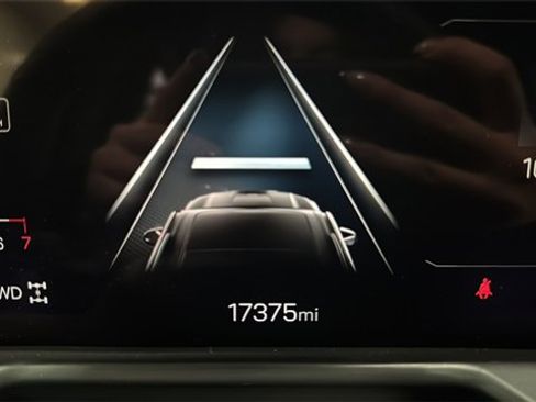 Used 2025 GMC Acadia Elevation image 11