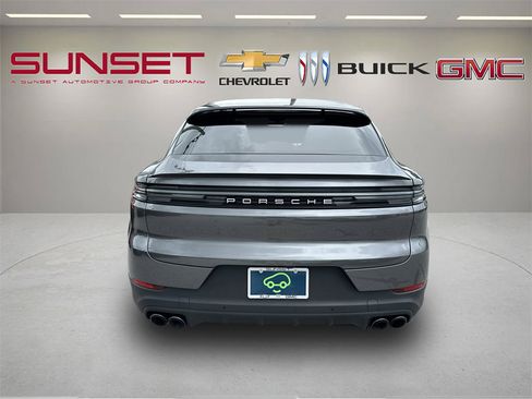 Certified 2024 Porsche Cayenne Coupe AWD/4WD image 5