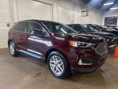 Used 2024 Ford Edge SEL w/ Convenience Package image 4
