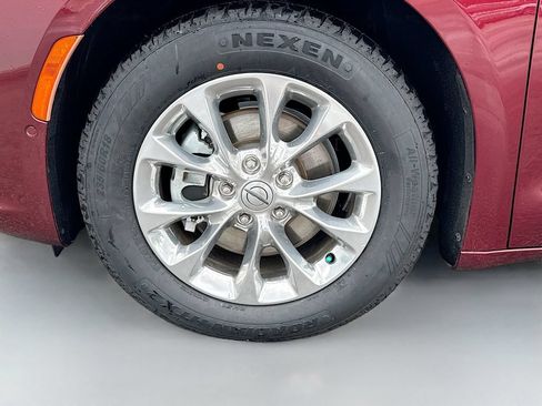 Used 2021 Chrysler Pacifica Touring-L w/ Premium & Safety Sphere Group FWD image 42