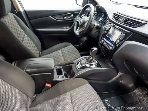 Used 2021 Nissan Rogue Sport SV image 25