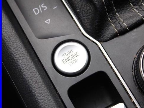 Used 2022 Volkswagen Atlas Cross Sport SE w/ Panoramic Sunroof Package image 34