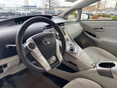 Used 2013 Toyota Prius Three image 10