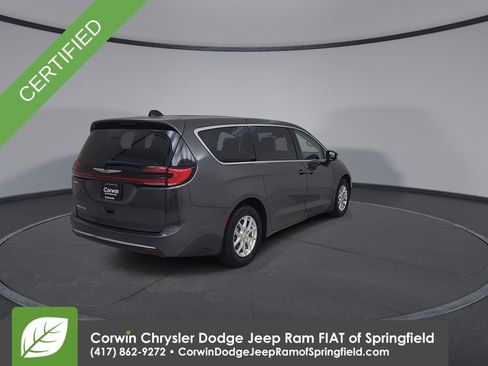 Certified 2023 Chrysler Pacifica Touring-L image 14