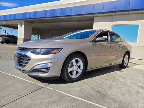 Used 2024 Chevrolet Malibu LS FWD image 2