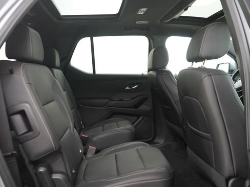 Used 2023 Chevrolet Traverse LT w/ LT Premium Package AWD/4WD image 12