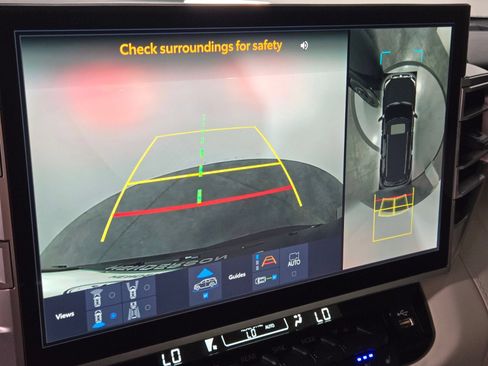 Used 2025 Toyota Sequoia Capstone AWD/4WD image 31