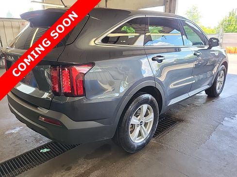 Used 2023 Kia Sorento LX FWD image 5