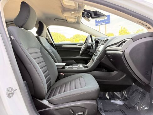 Used 2019 Ford Fusion SE FWD image 21